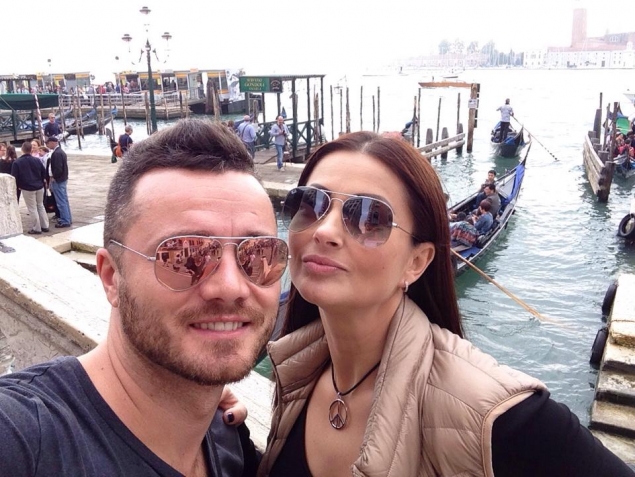 Gabi Cristea si Tavi Clonda isi cumpara, in weekend, verighetele si accesoriile pentru nunta lor!