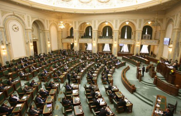 Senatul rușinii naționale a adoptat un proiect de lege care le permite funcţionarilor publici să îşi angajeze rudele pe bani publici