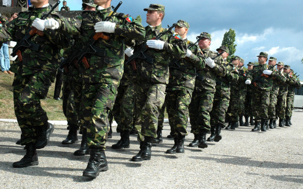 Ministrul Apărării anunţă reintroducerea stagiului militar: cine va fi recrutat