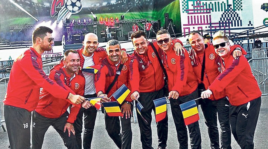 Naţionala de fotbal a cântăreţilor români, pe podium