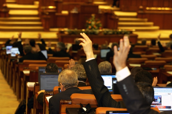 Parlamentul a votat noul Cod fiscal! TVA-ul scade la 19%, iar benzina se ieftinește