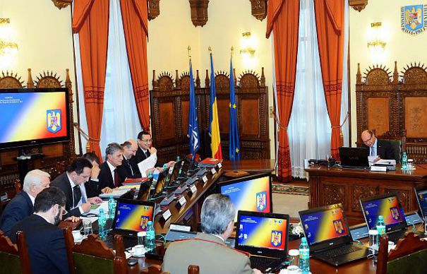 Un senator liberal propune ca membrii CSAT urmăriţi penal să nu mai participe la şedinţele Consiliului. Ideea i-a venit de la cazul Victor Ponta