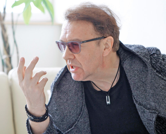 Gabriel Cotabiță: Reacție dură a conducerii Floreasca , după ce o femeie s-a fotografiat cu el pe patul de spital
