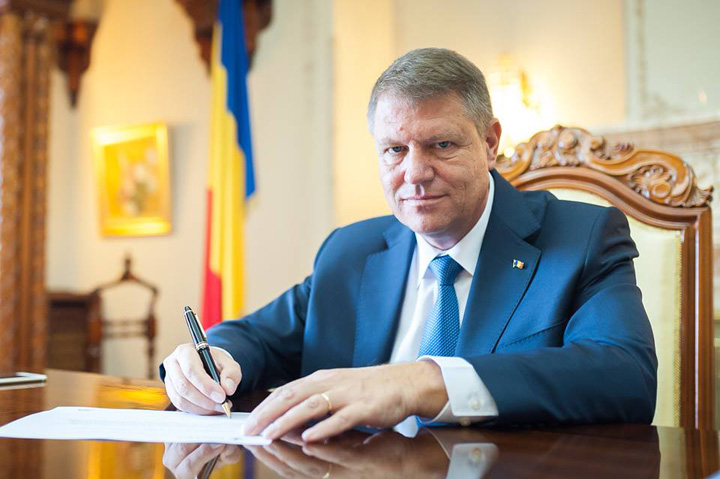 Legea privind acordarea pensiei de serviciu membrilor corpului diplomatic și consular al României, promulgată