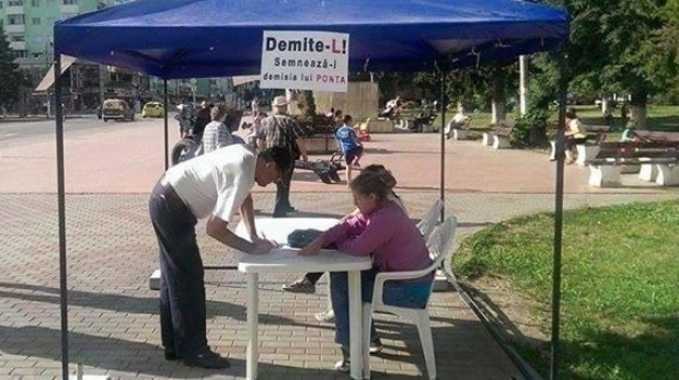 PNL a strâns 150.000 de semnături pentru demiterea premierului Victor Ponta