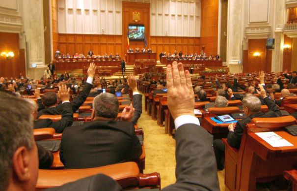 Ultima zi de Parlament: pensii speciale