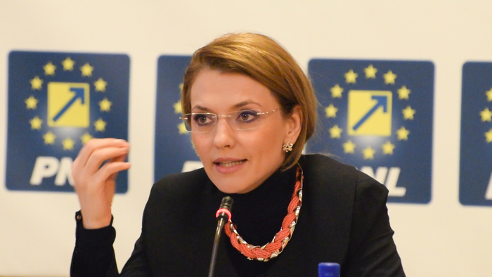 Alina Gorghiu: “Alegerile anticipate ar fi cea mai sănătoasă soluţie”