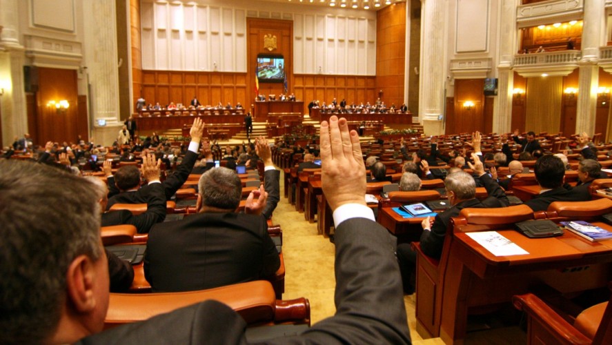 Ce legi esențiale îi așteaptă pe parlamentari să revină din vacanță