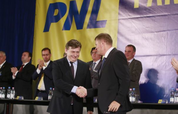 Liberalii se reunesc în şedinţa conducerii partidului