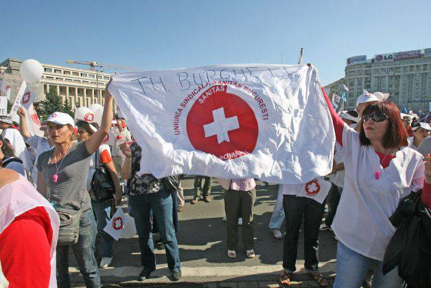 Revolta halatelor albe continuă! Medicii nu acceptă pomana Guvernului