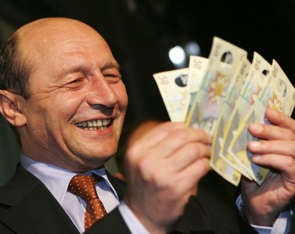 Traian Băsescu: Pensiile speciale, un furt