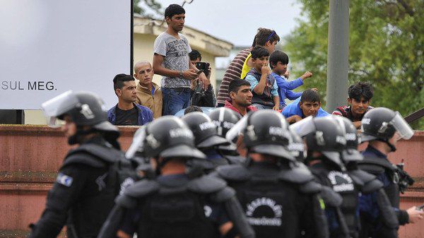 Cancelarul Austriei a anunţat închiderea treptată a frontierei cu Ungaria pentru imigranţi