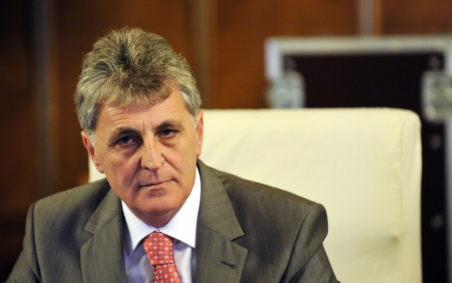 Mircea Duşa: O minoritate trebuie să respecte Constituţia şi legile ţării în care trăieşte