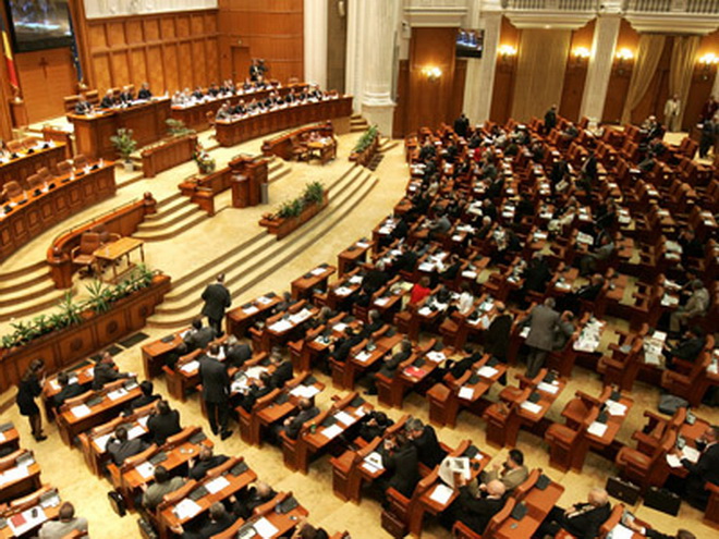 Peste 20 de deputaţi, amendaţi