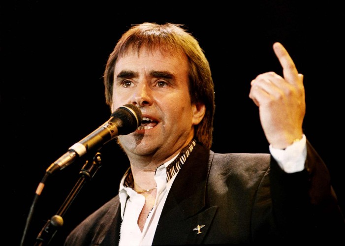 Chris de Burgh, mesaj emotionant pentru victimele incendiului de la Colectiv!