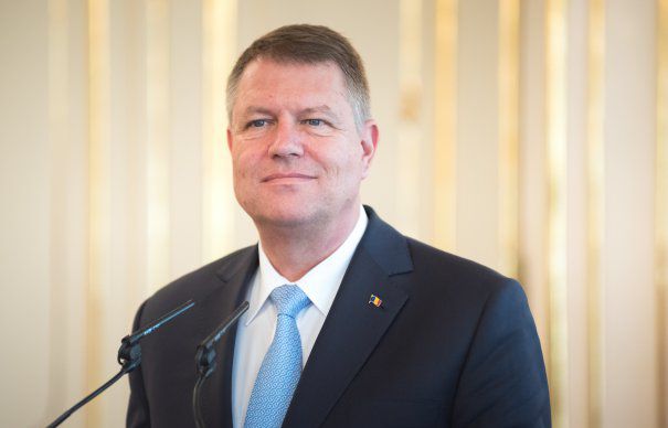 Klaus Iohannis, tinerilor români care lucrează la Bratislava: Poate vă sfătuiți prietenii de acasă să se înscrie în partide