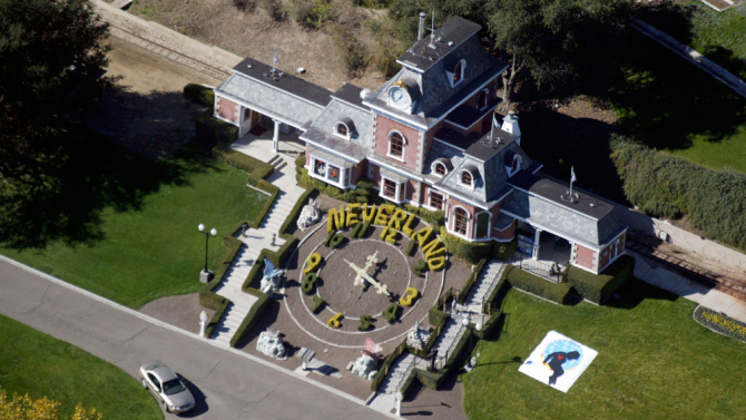 Nimeni nu doreste sa cumpere casa lui Michael Jackson! E cotata la 100 de milioane de dolari, dar nu exista nicio oferta!