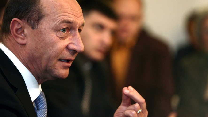 Traian Băsescu cere ca obiectivul de a adera la zona Euro la 1 ianuarie 2019 să nu fie abandonat