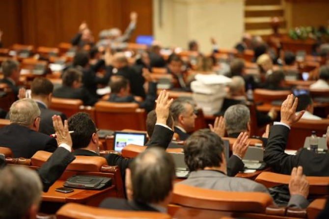 AID: Voturile privind pensiile speciale pentru parlamentari – un gest de sfidare a electoratului