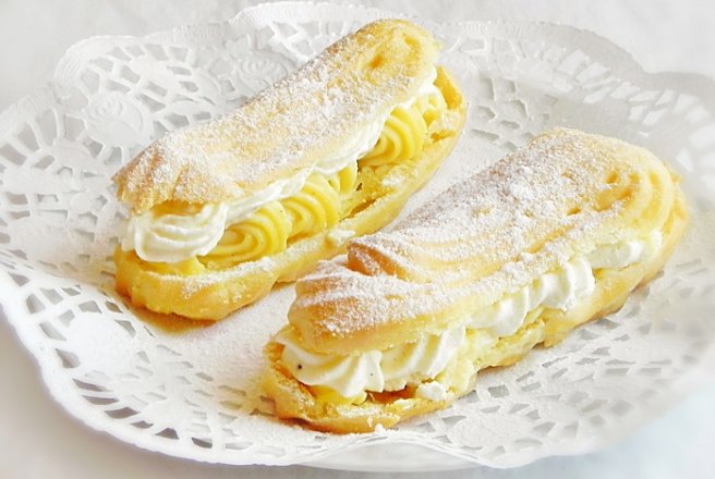 Eclere cu cremă de vanilie și frișcă