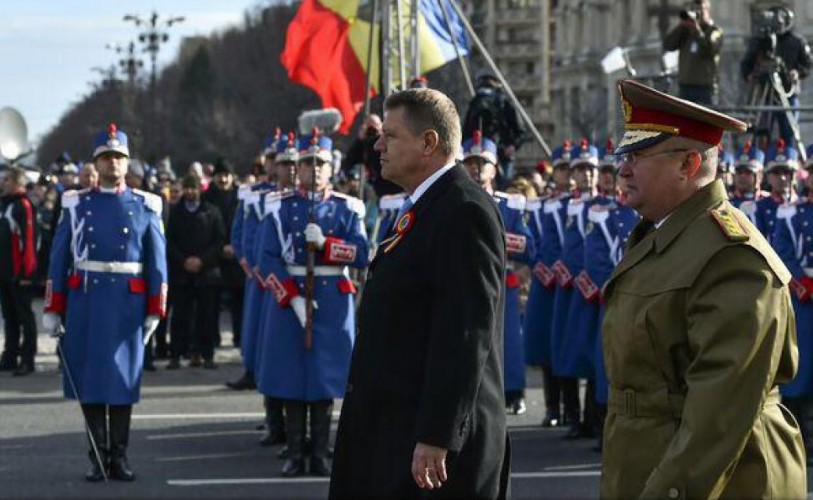 Iohannis, militarilor români din teatrele de operații: Vă cer să vă îndepliniți în continuare obligațiile cu cinste și demnitate