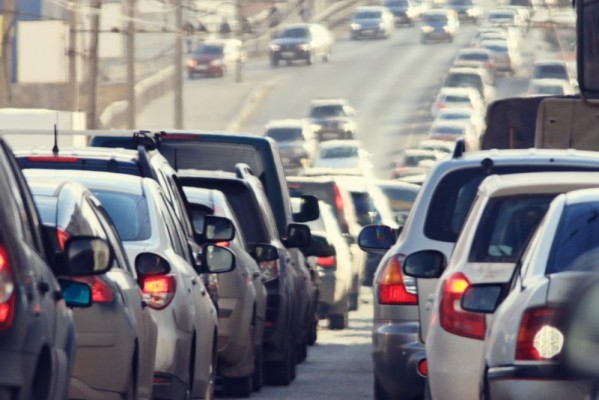 Proiect: Închisoare de la 2 la 5 ani pentru persoanele care modifică kilometrajul maşinilor