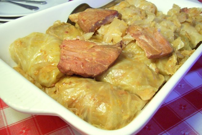 Sarmale în foi de varză acră cu afumătură