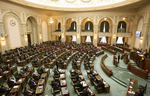 Ședință solemnă la Senat, cu ocazia Zilei Naționale. Ședința are loc în ziua în care ar fi trebuit să aibă loc votul în cazul Dan Șova