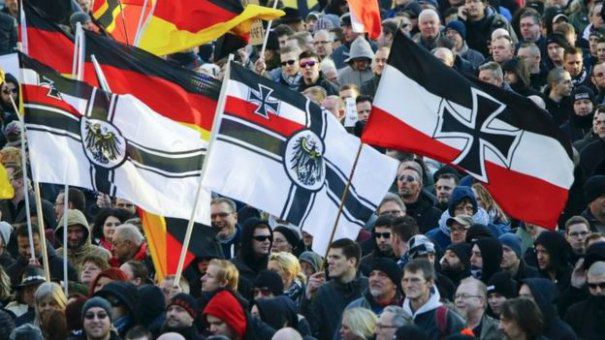 Agresiunile sexuale din Koln. Germania iese în stradă pentru a protesta împotriva refugiaţilor şi a Angelei Merkel