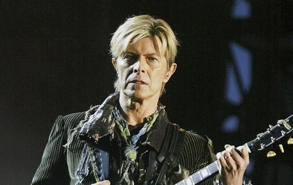 David Bowie a murit! Artistul suferea de cancer