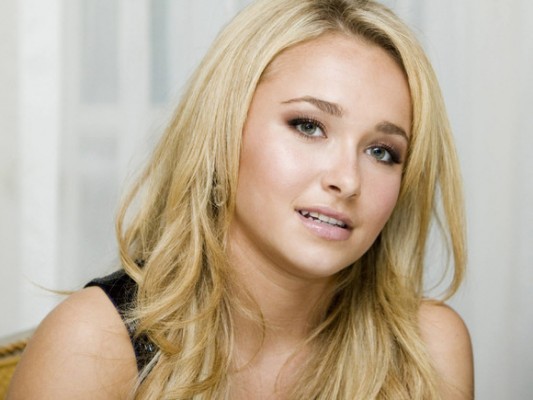 Hayden Panettiere, prima apariţie în public după ce a născut! Blonda a impresionat printr-un decolteu ameţitor