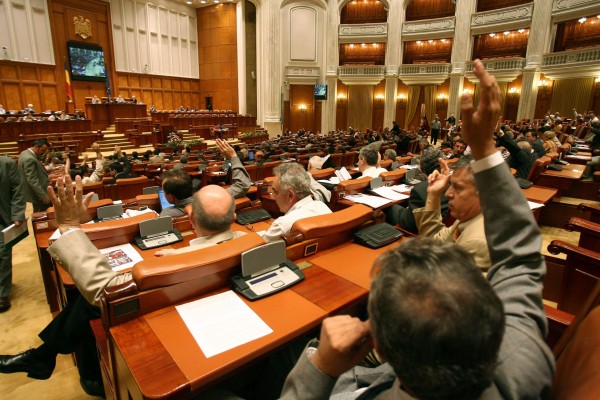 Camera Deputaților: Asociațiile de proprietari – obligate să afișeze modalitatea de calcul al cheltuielilor de întreținere