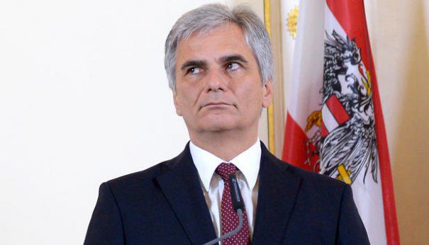 Cancelarul austriac: Grecia acționează ca ”o agenție de voiaj” pentru migranți