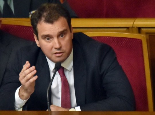 Guvernul de la Kiev, sub presiunea intereselor de grup