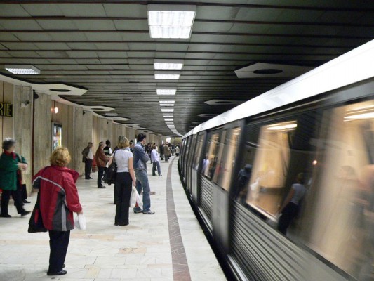 Metrou până la aeroport abia după 2020