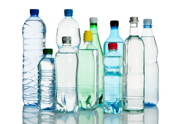 ANPC: Amenzi de 50.000 lei pentru abateri microbiologice, în cazul a 5 tipuri de apă comercializate în magazine din București