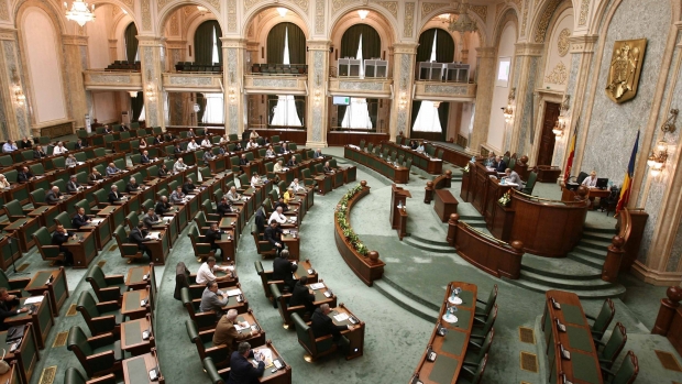 Senat: Reintroducerea insultei și calomniei în Codul penal, îndelung dezbătute în plen