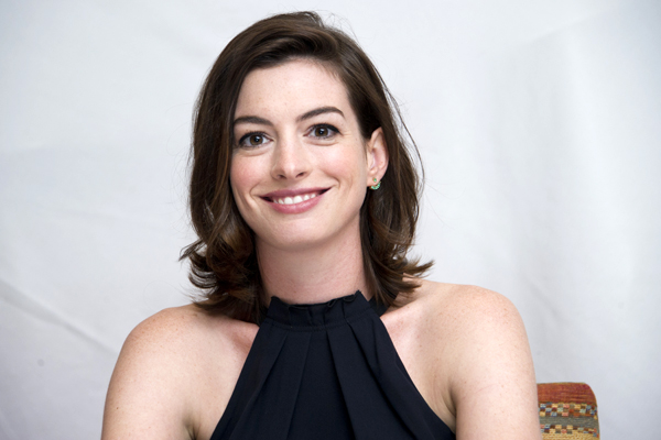Actriţa Anne Hathaway a devenit mămică!