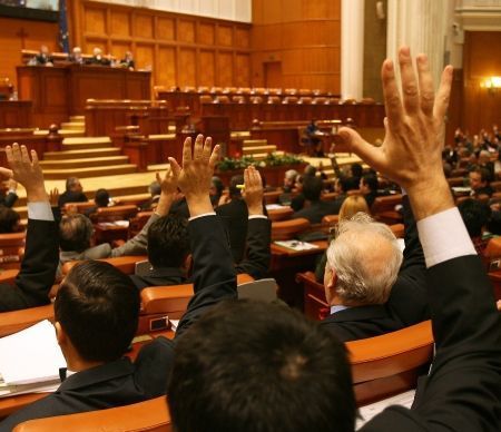 Cameră: Proiectul legii dării în plată, în dezbateri pe articole la Comisia juridică