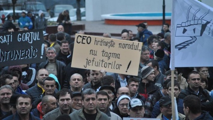 Minerii și energeticienii care protestează față de situația Complexului Energetic Oltenia vor ajunge luni dimineață în București