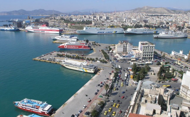 Portul Pireu, vândut chinezilor. Tsipras, invitat la Beijing