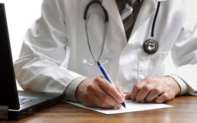 77 de medici oncologi din București și 7 județe sunt urmăriți penal pentru luare de mită
