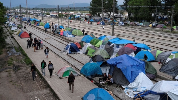Grecia a reluat evacuarea taberei pentru refugiați de la Idomeni
