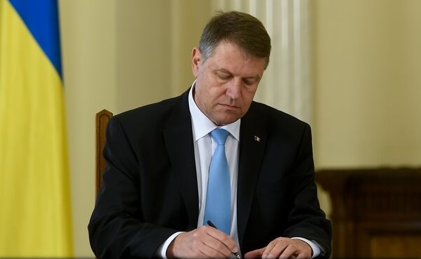 Legea prin care medicii de la oraș pot continua activitatea după împlinirea vârstei de pensionare, promulgată