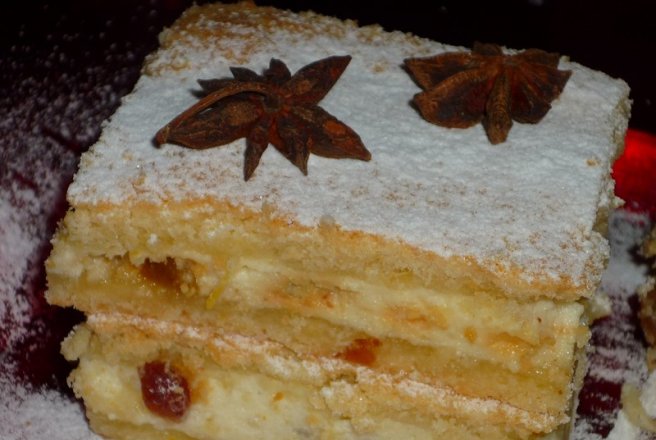 Placinta frageda cu branza dulce si stafide