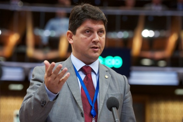 Senatul încearcă, pentru a treia oară, să trimită la Comisia Juridică cererea DNA în cazul lui Titus Corlățean