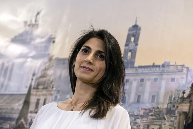 Avocata populistă Virginia Raggi aleasă primar al Romei, un afront adus lui Matteo Renzi