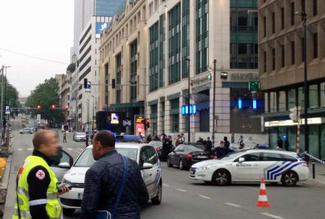 VIDEO Belgia: Alertă cu bombă la un centru comercial din Bruxelles; nu au fost găsiți explozivi asupra bărbatului arestat