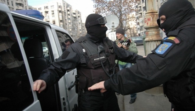 Cei doi italieni acuzaţi de contrabandă cu arme vor fi cercetaţi în libertate