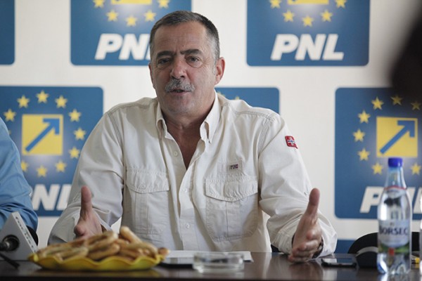 Liberalii care au cerut demisia lui Bolojan și-au retras solicitarea; Paleologu și Bodea – propuși pentru excludere